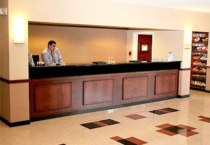 Courtyard Columbus Hotel 3*