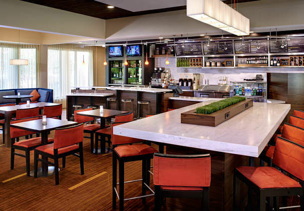 Courtyard Columbus Hotel 3*