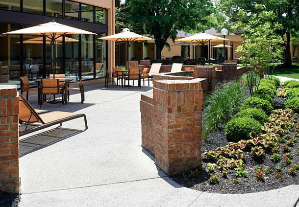Courtyard Columbus Hotel